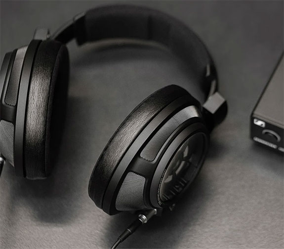 Sennheiser HD820 Closed Back Stereo Headphones Review